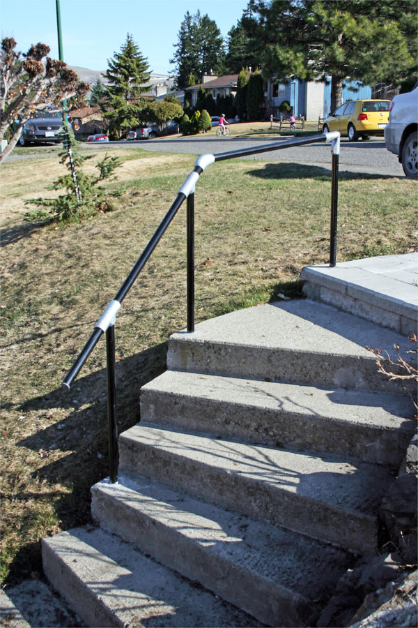 15 Customer Railing Examples for Concrete Steps ...