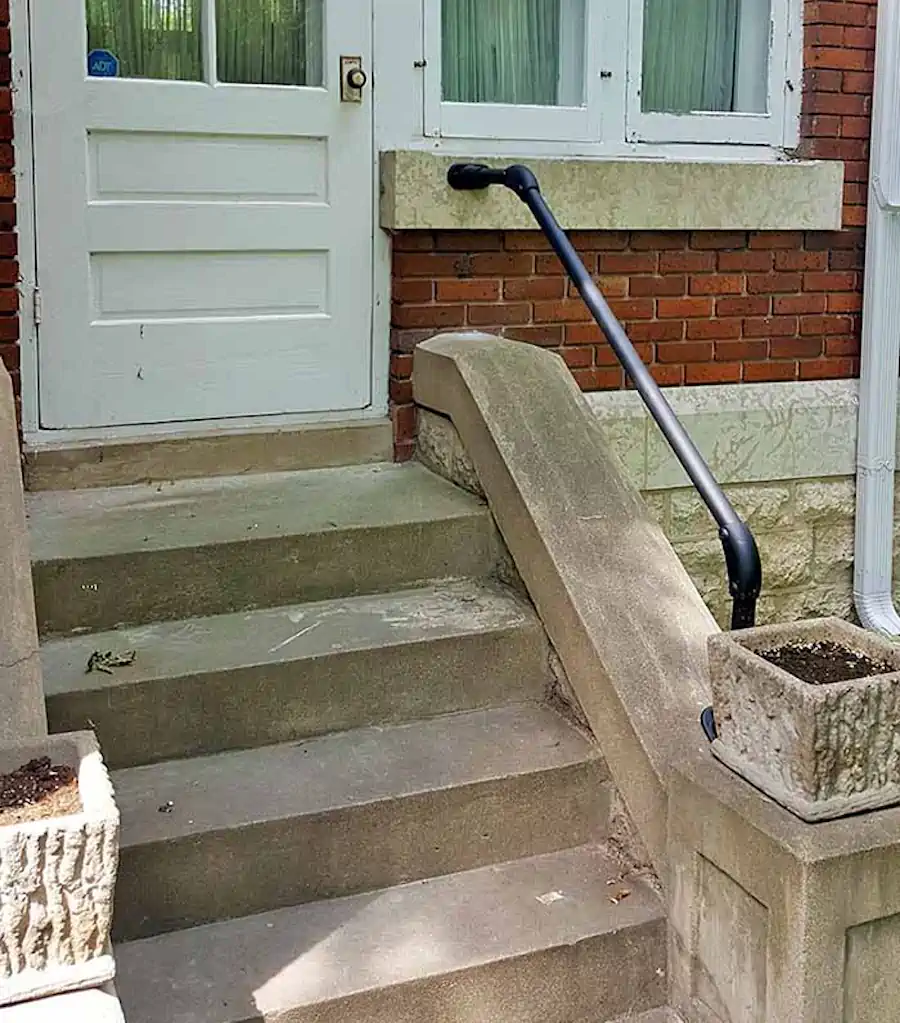 Simple handrail for outside steps
