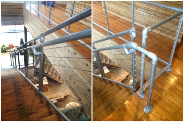 Treppengeländer aus Rohrverbindern mit Stahlseilen